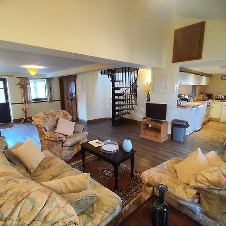 The Old Stables Self Catering Villa Salisbury Exteriör bild
