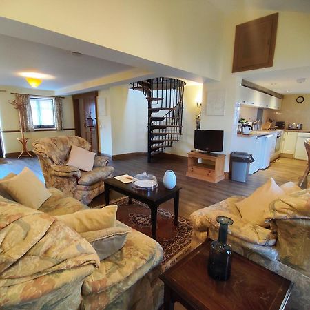 The Old Stables Self Catering Villa Salisbury Exteriör bild